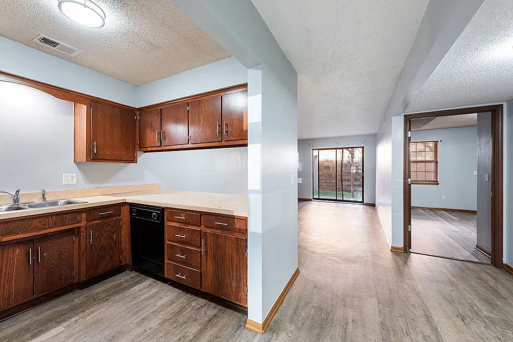 Tall Oaks - KC - Bricktown - 7005-... — Photo 1