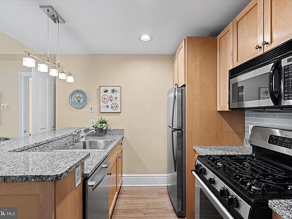 4th image of 1625 16th St NW APT 302