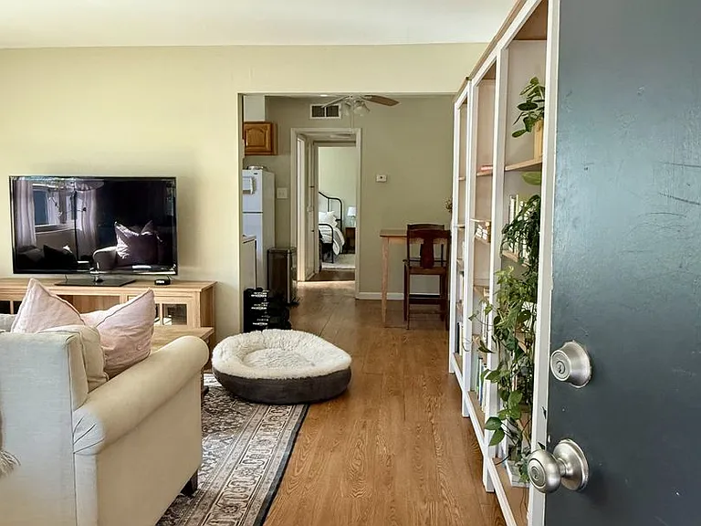 2210 T St — Photo 10
