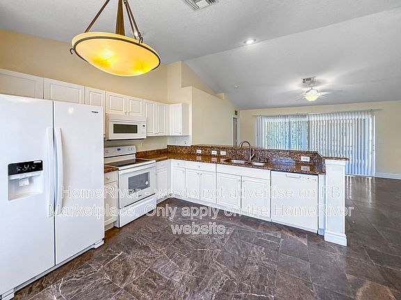 4th image of 4100 NE 15th Pl