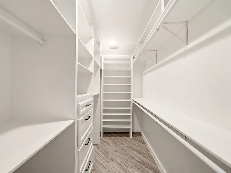 913 Saulnier St — Photo 15
