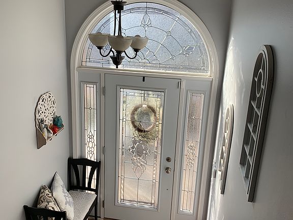 3rd image of 14 Hilltop Dr