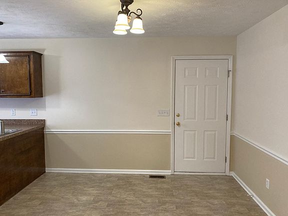 5th image of 632 Garden Hills Dr
