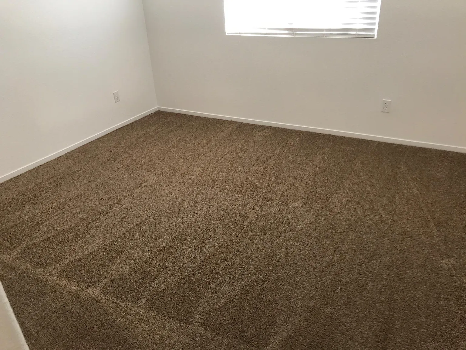 3 bed, 1451 sqft, $1,900 — Photo 2