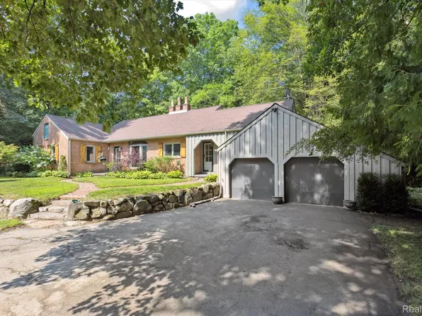 4224 Country Rd, Otter Lake, MI 48464