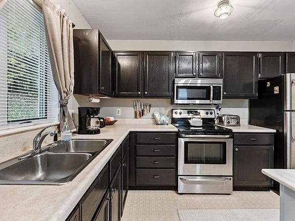 2nd image of 135 Vernon Street #2A