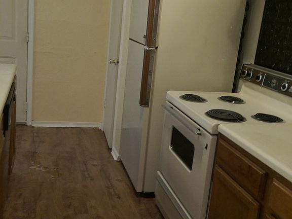 4th image of 1323 Eastgate Dr