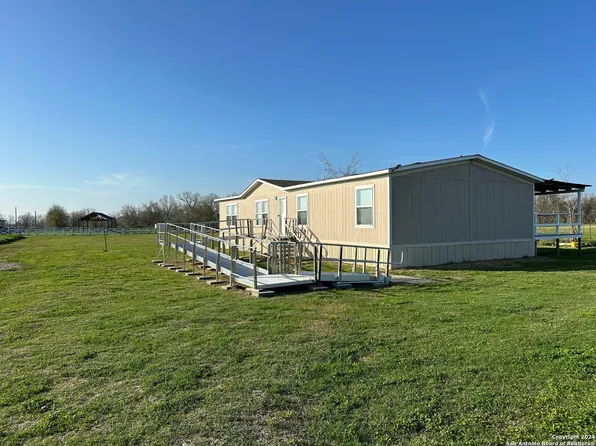 104 Llano Ln, Boling, TX 77420