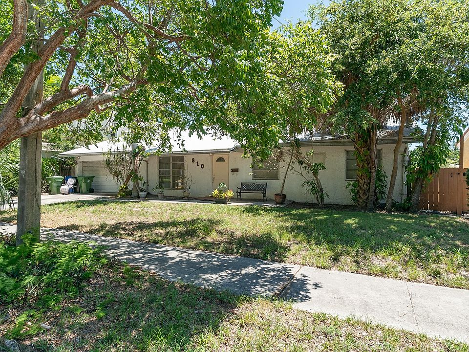 1st image of 810 SE 10th Street
