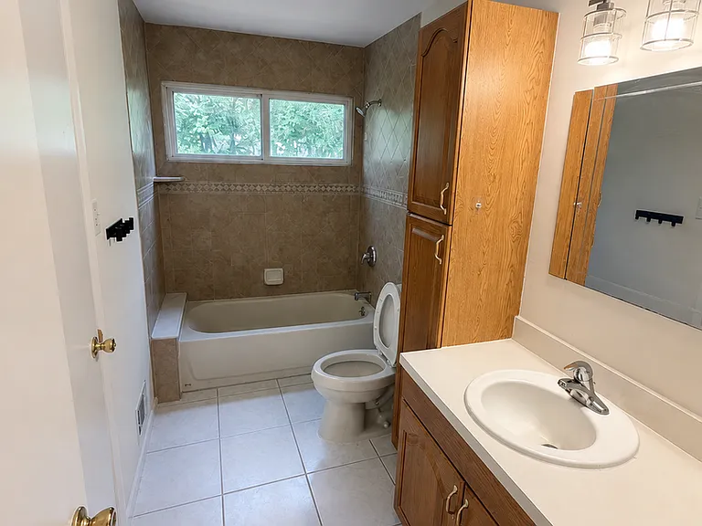 10 Cambridge Dr — Photo 6