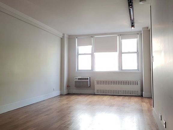 4th image of 200 E 30th St APT 2C