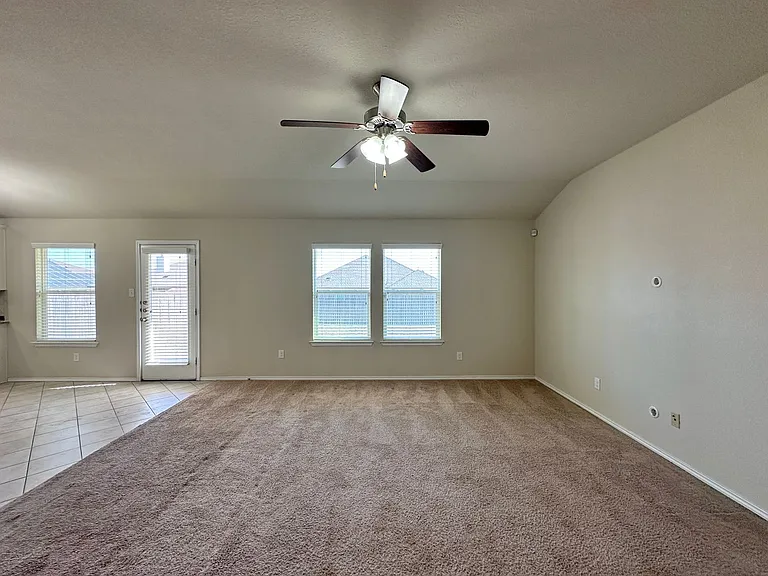 702 Deborah Kay Dr — Photo 3