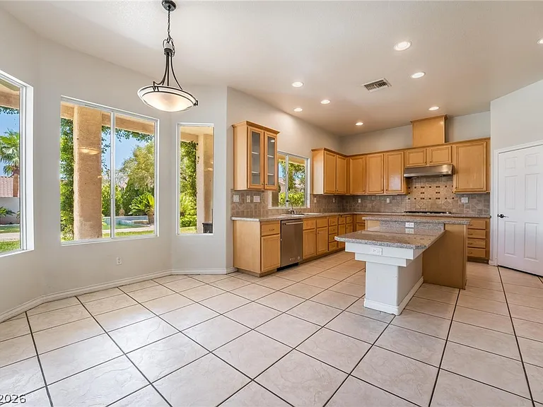 9675 Irvine Bay Ct — Photo 16