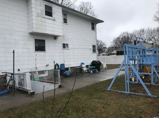 81 Breston Dr E, Shirley, NY 11967