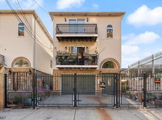 25 Lexington St, Newark, NJ 07105