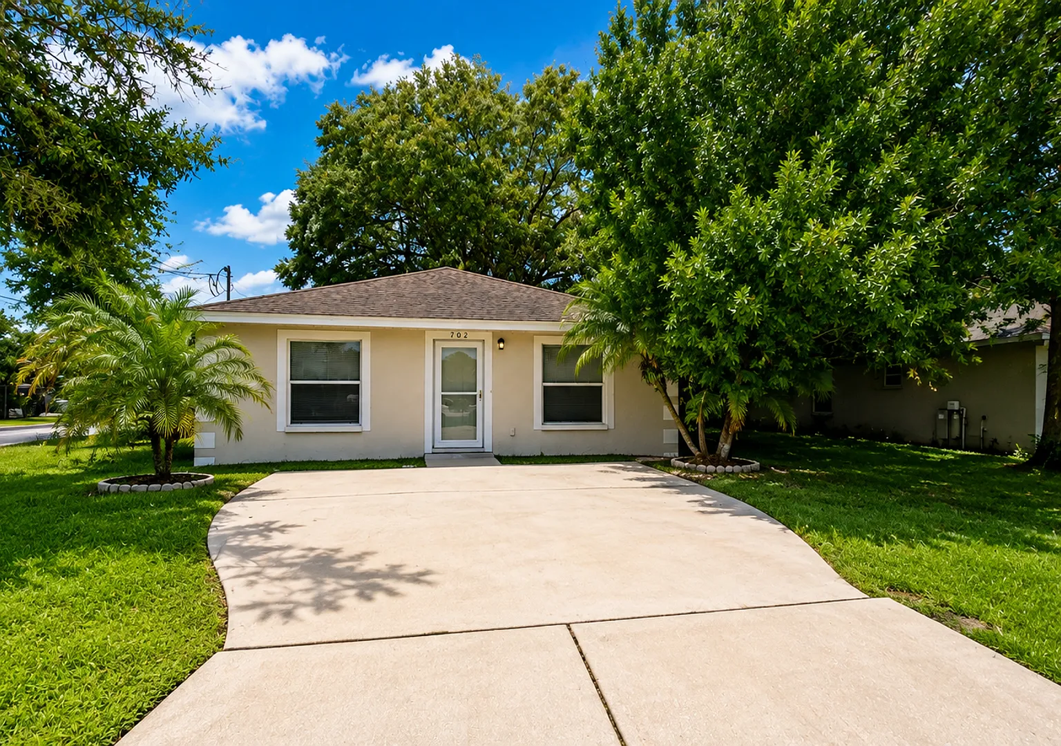 3 Bedroom, 2 Bathroom Home for Rent in Plant City! — Photo 1