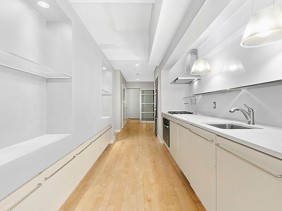4th image of 15 Broad St APT 2826