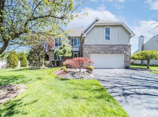 9 Kayann Dr, Dayton, NJ 08810