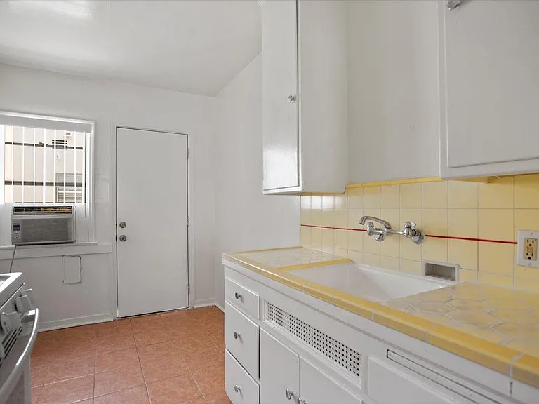 5569 Airdrome St — Photo 15