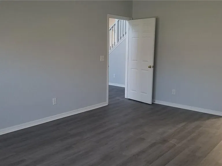 1061 Solana Cir — Photo 5