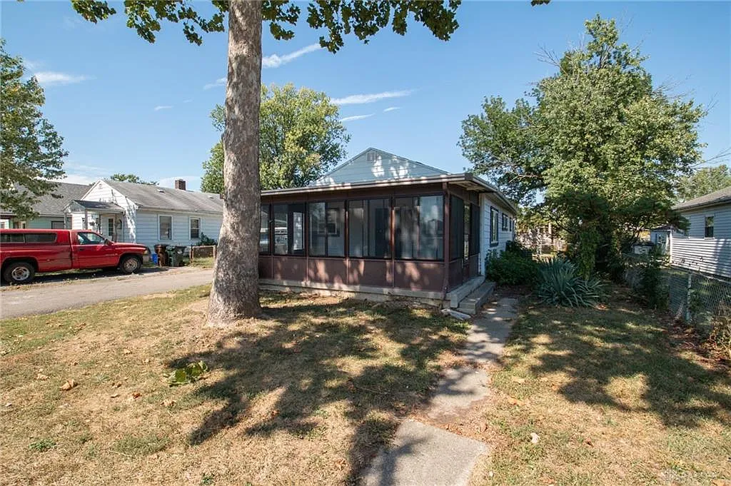 2045 Ontario Ave photo 1