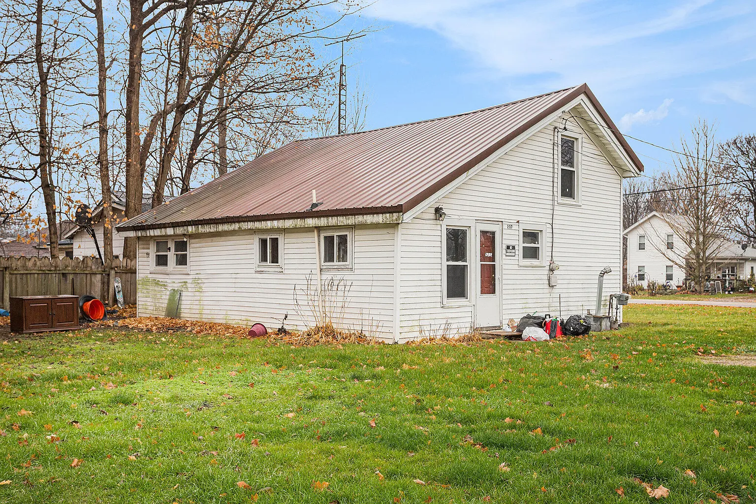 207 S Capital Ave photo 1