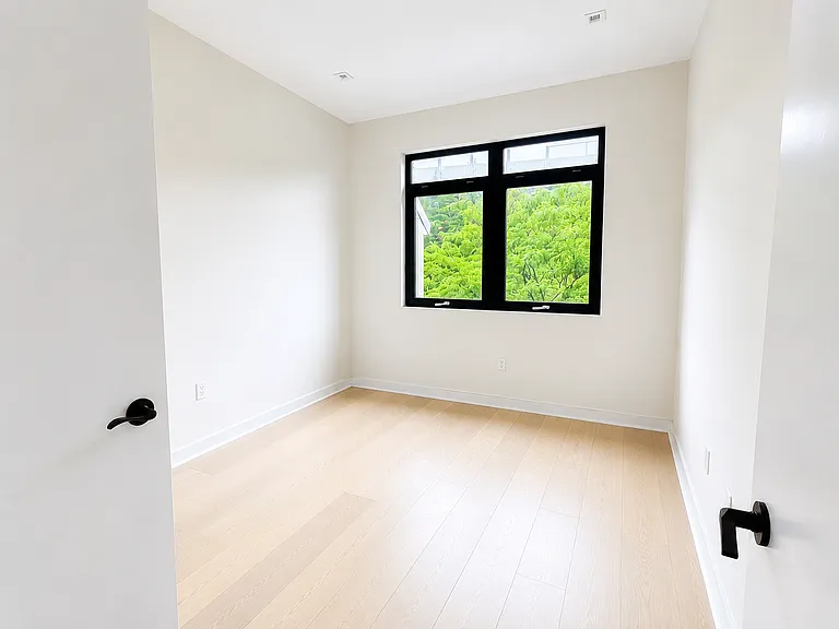 402 Saint Marks Pl #3 — Photo 6