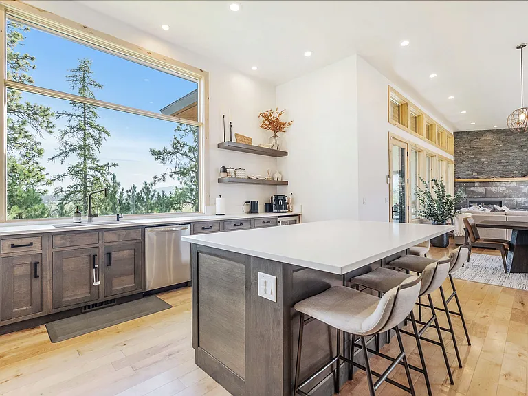 229 Arbour Dr E — Photo 25