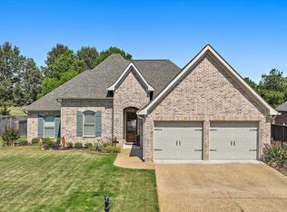 221 Clubview Cir, Pearl, MS 39208