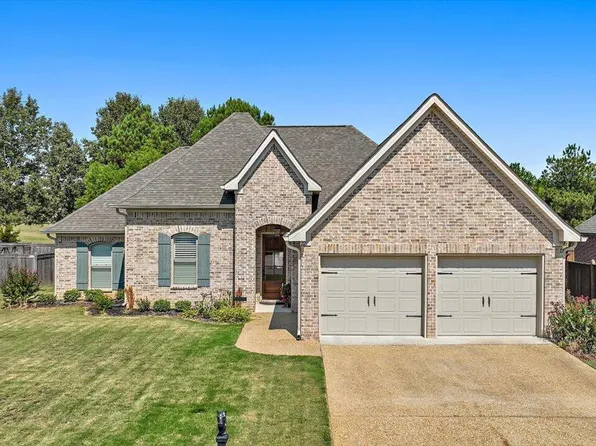 221 Clubview Cir, Pearl, MS 39208