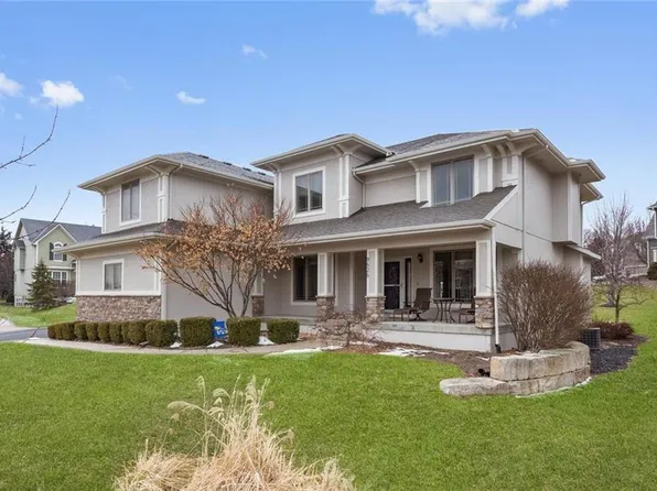 9626 Falcon Valley Dr, Lenexa, KS 66220
