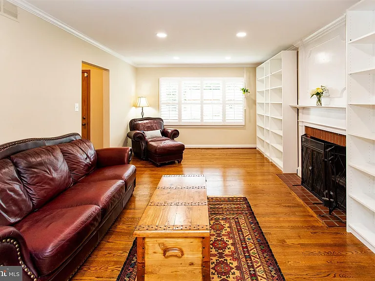 3163 Patrick Henry Dr — Photo 4