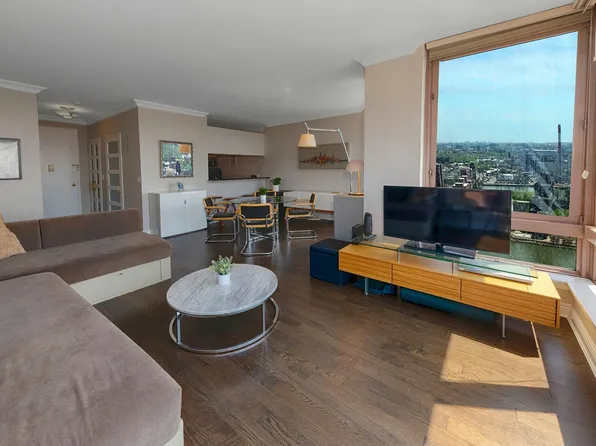 524 East 72nd Street image 8 of 8