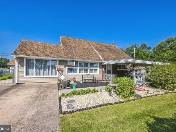 87 Vermillion Ln, Levittown, PA 19054