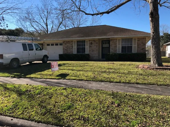 2912 Trinity Dr, Pearland, TX 77584