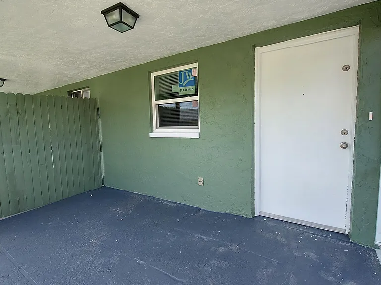 11341 Linda Loma Dr — Photo 2
