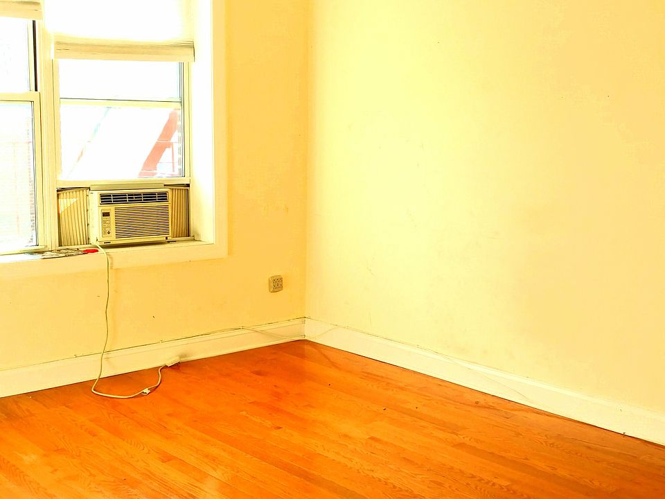 2nd image of 2850 37th St Bsmt 4
