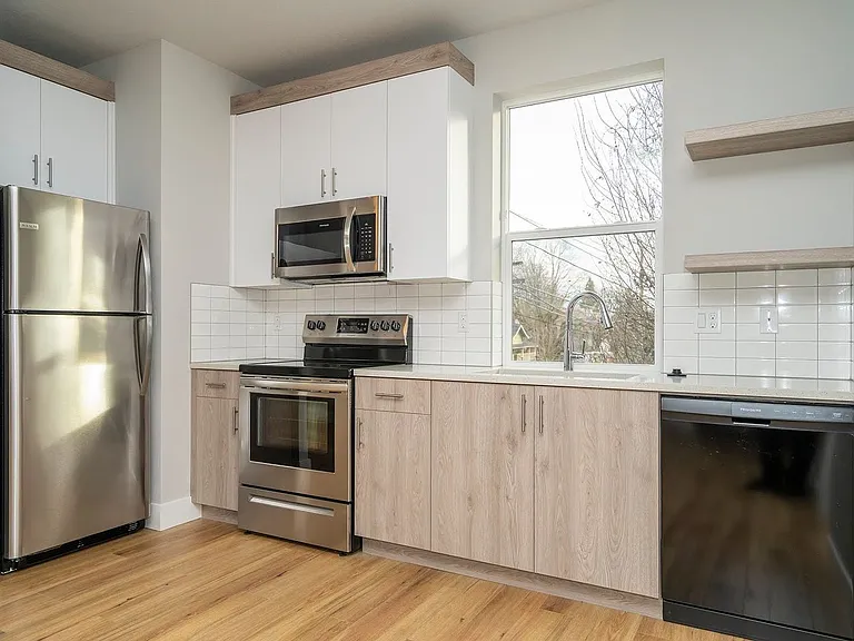 436 NE Stafford St #1 — Photo 1