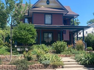 212 S Locust St, Colfax, IA 50054