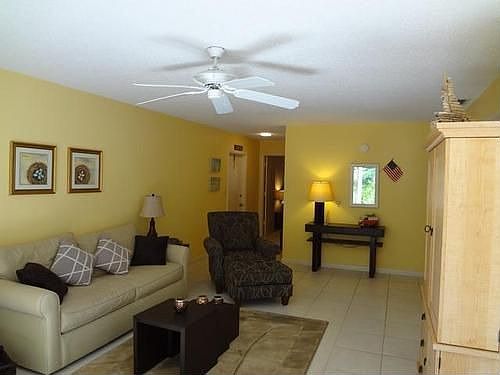 3rd image of 406 Meadowlark Ln Unit B