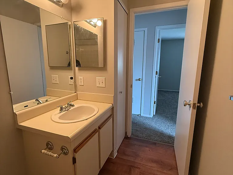 1256 Oxford Manor Ct #1 — Photo 18