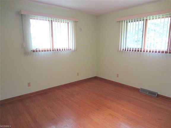 4th image of 35442 Keller St