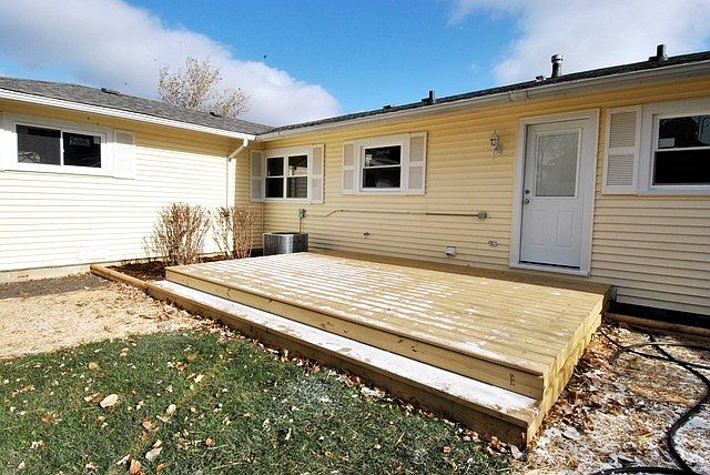 2nd image of 1270 Berkenshire Ln