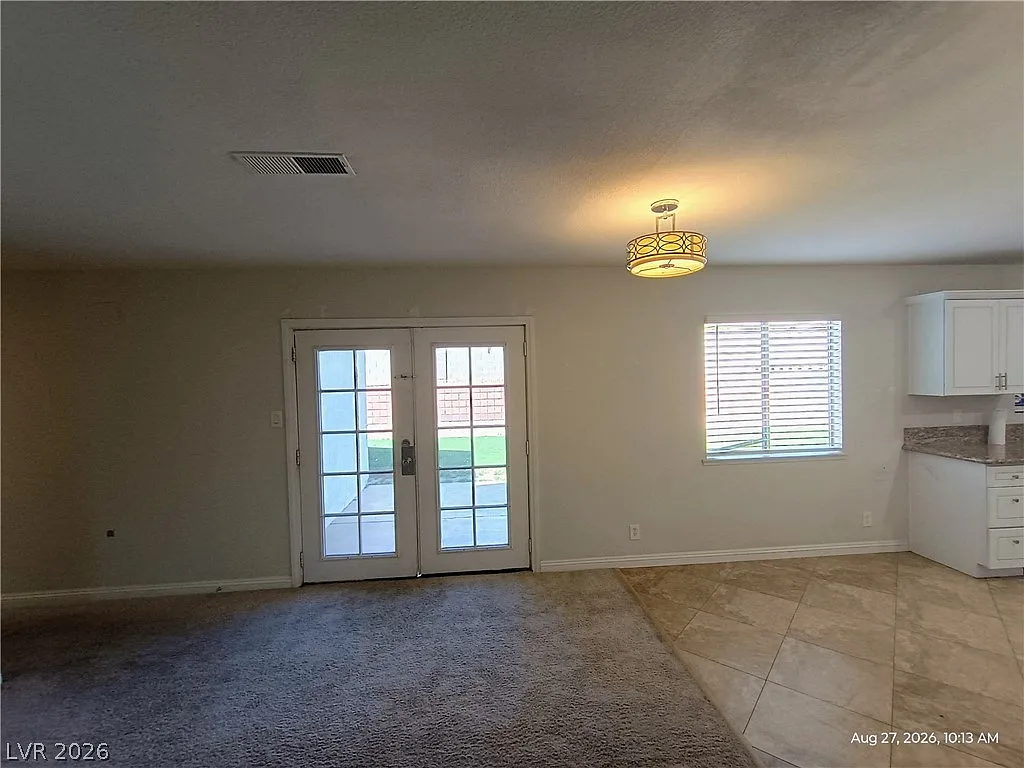 4 bed, 2.0 bath, 1994 sqft, $2,046 — Photo 3