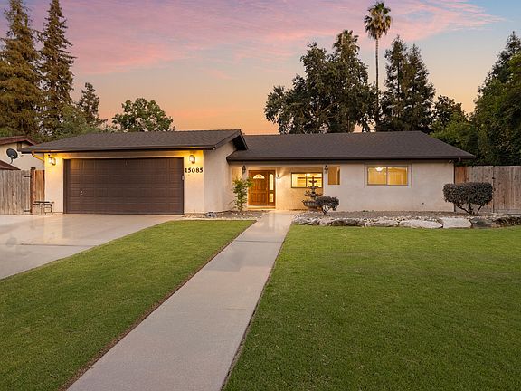 3rd image of 15085 Oak Ranch Drive