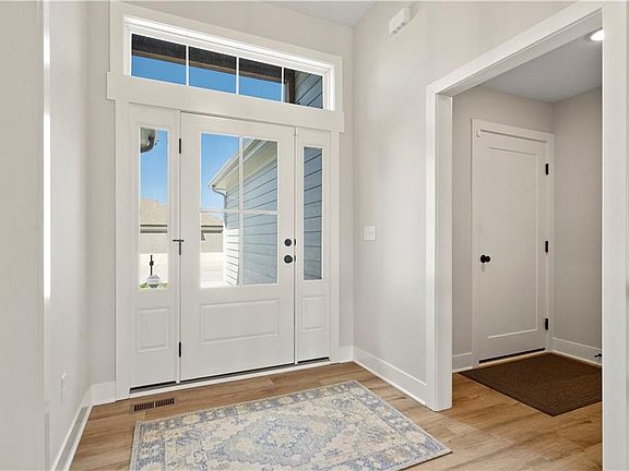 3rd image of 5643 Thousand Oaks Dr