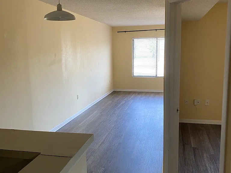 1600 Park Cir #303 — Photo 2