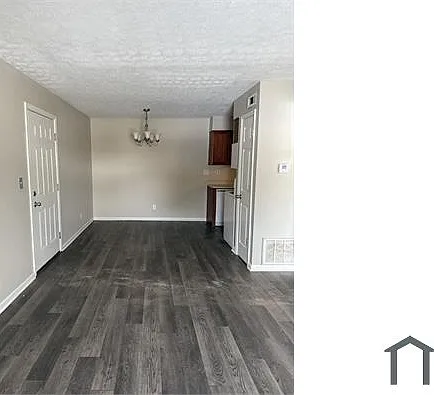 218 Middletown Sq — Photo 1