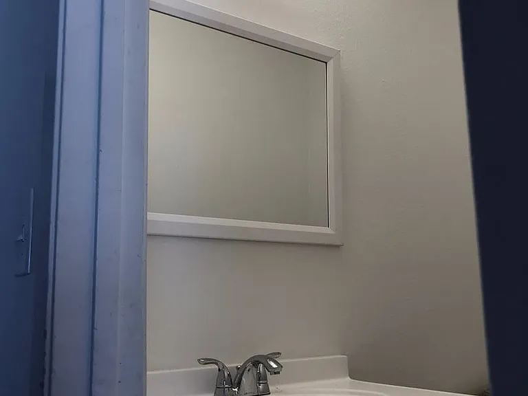 4252 Woodlawn Ave — Photo 6