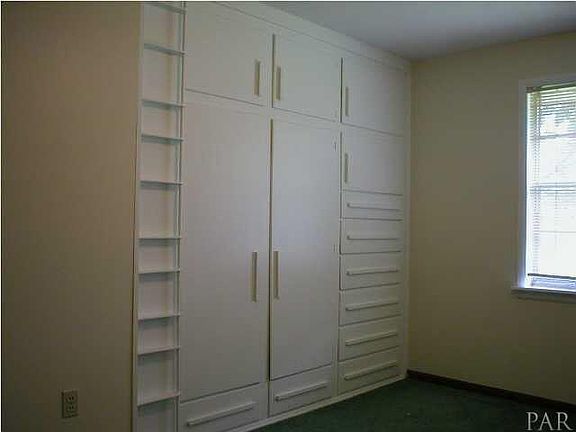 5th image of 427 Schubert Dr